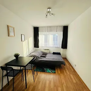Проживание в семье View, Варшава